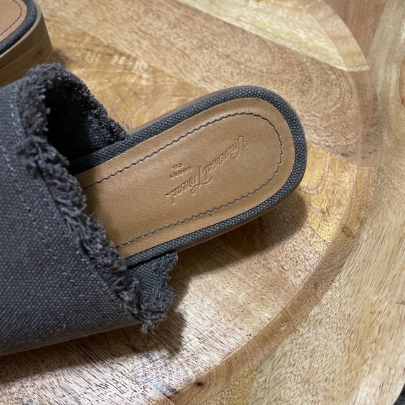 Woman’s Universal Thread Slip on Sandals with a Chunky Heel - Picture 7 of 15